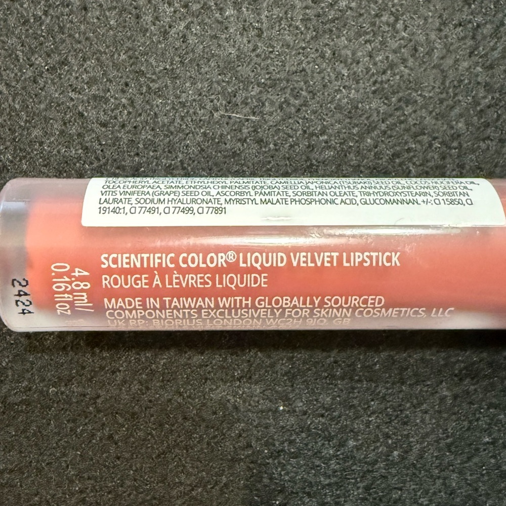 SKINN Bundle of 4 Lip Tint, Velvet Lip, Firming eyeshadow &Translucent stick - Picture 10 of 12